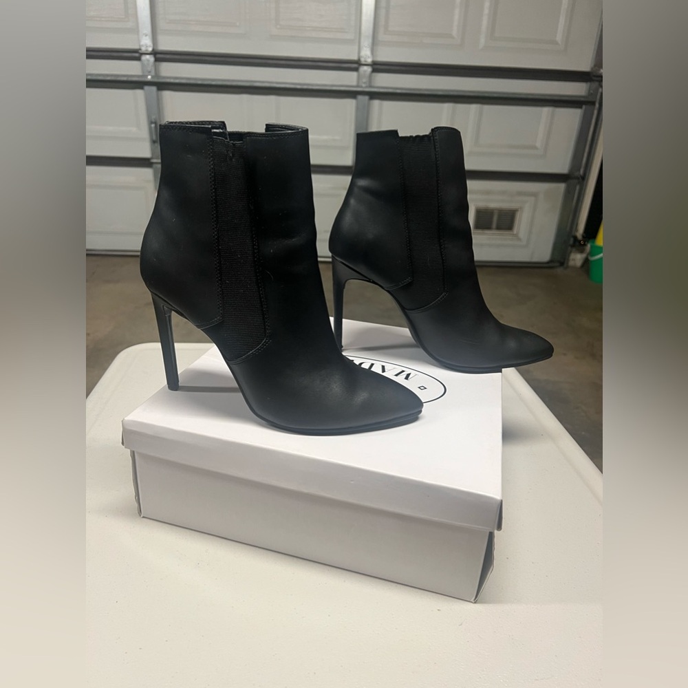 Steve Madden “Breakup” black ankle boots size 9.5
